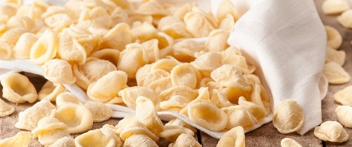 I saggi consigli della signora Porzia e il sugo finto per le orecchiette baresi